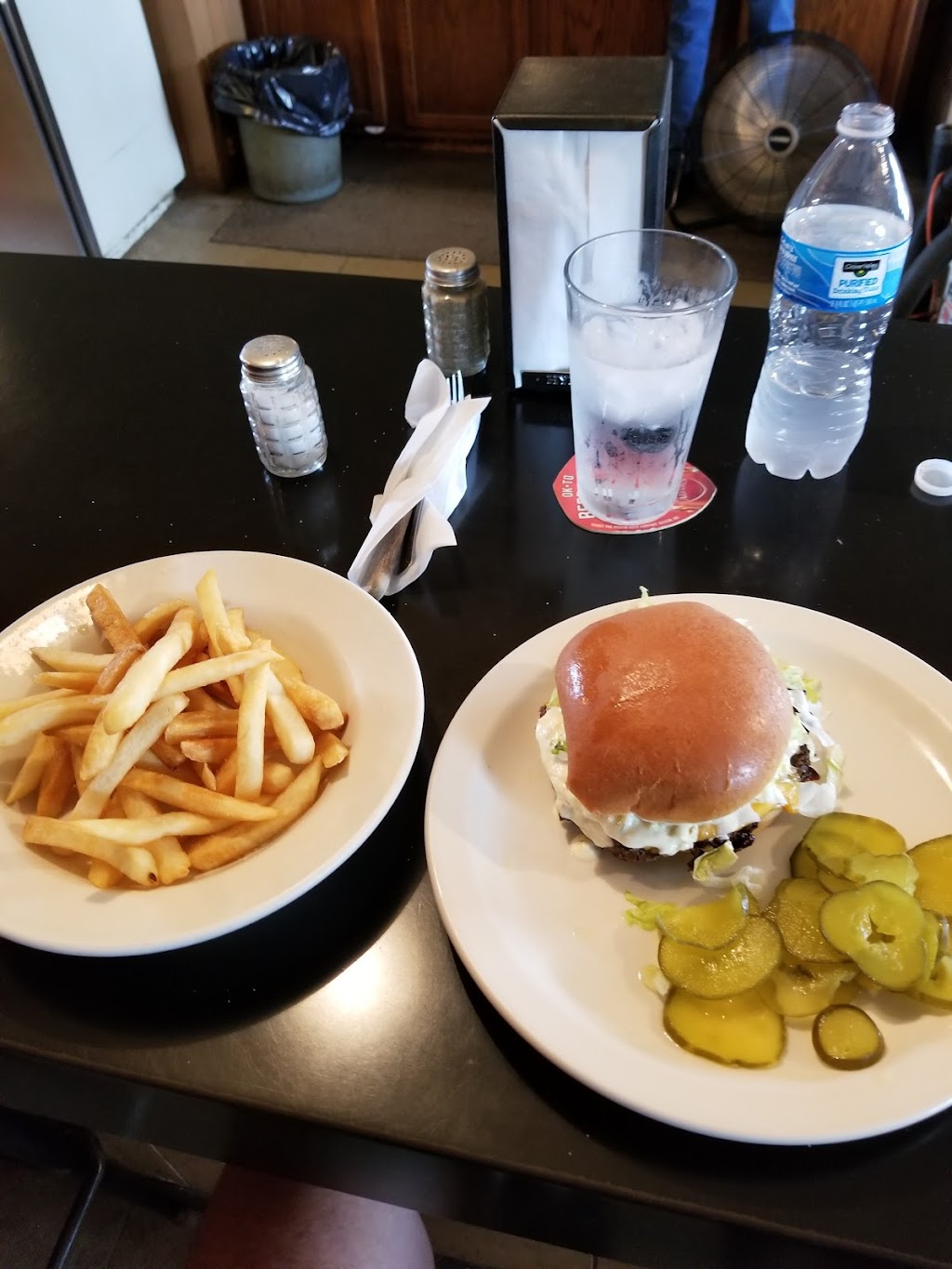 Joes Bar | 40980 Butternut Park Ct, Elyria, OH 44035, USA | Phone: (440) 322-9552