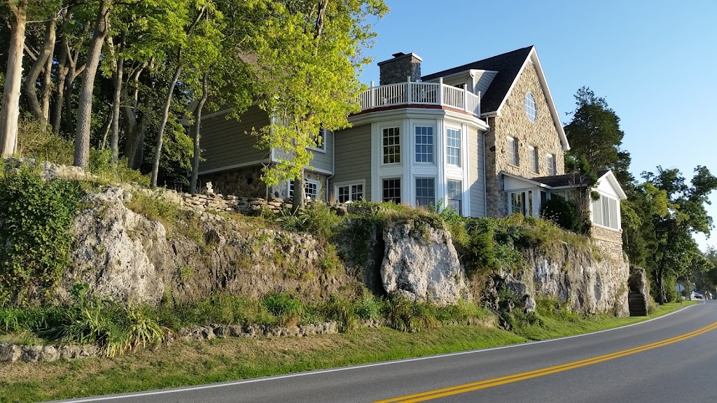 Scenic Rock Ledge Inn | 2772 E Sand Rd, Port Clinton, OH 43452, USA | Phone: (419) 734-3265