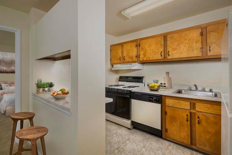 Londonderry Apartments | 17041 Downing St, Gaithersburg, MD 20877, USA | Phone: (833) 202-8980