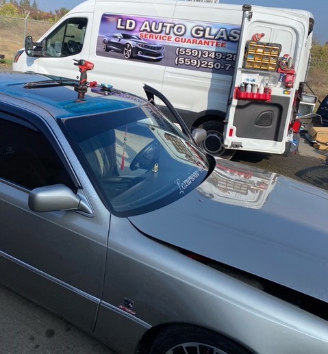 LD Auto Glass | 4216 N Holt Ave, Fresno, CA 93705, USA | Phone: (559) 250-7182