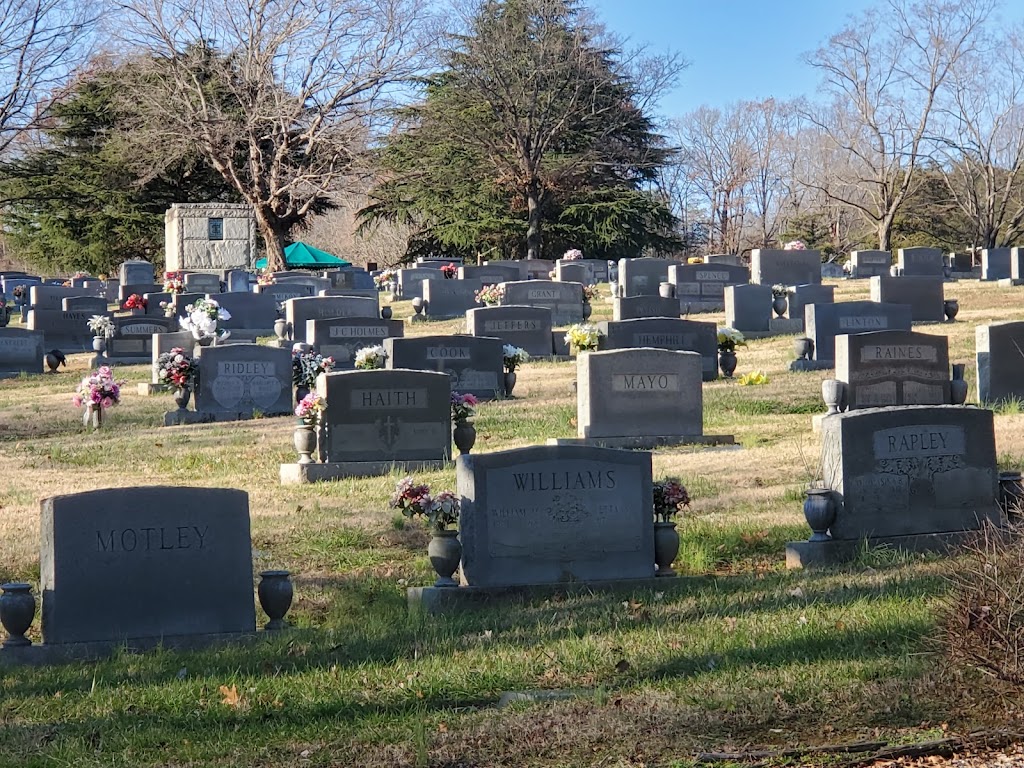 Evergreen Cemetery | 2124 New Walkertown Rd, Winston-Salem, NC 27101, USA | Phone: (336) 774-8878