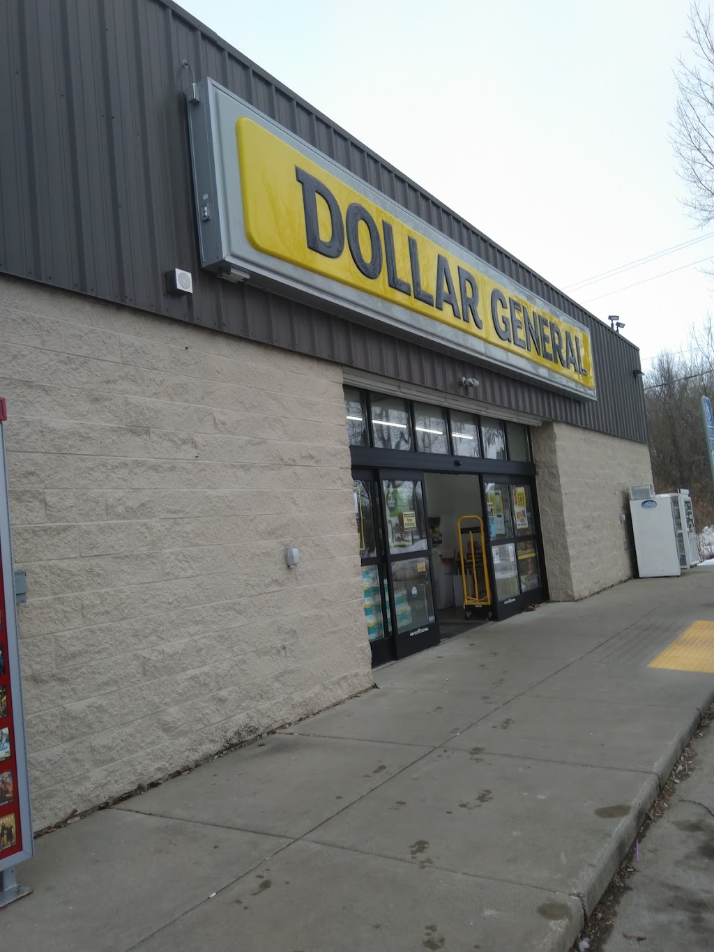 Dollar General | 611 4th St SW, Montgomery, MN 56069, USA | Phone: (507) 225-0580