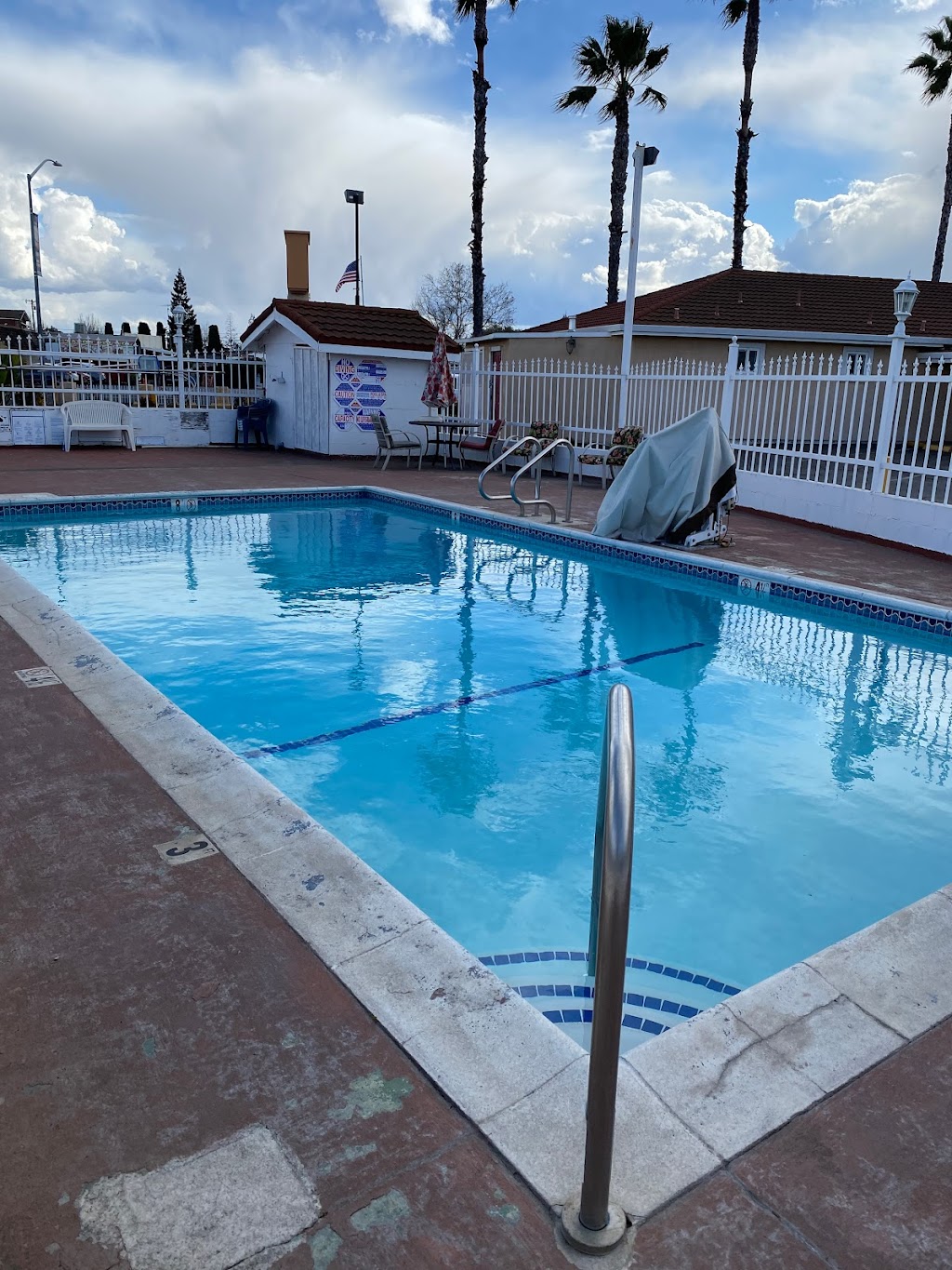 Holiday Motel Oakdale | 950 E F St, Oakdale, CA 95361, USA | Phone: (209) 847-7023