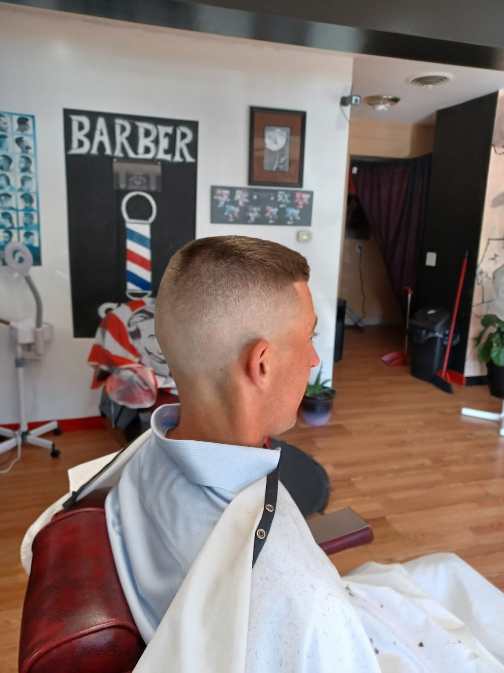 Shalom barber shop | 280 Ethan Allen Hwy, Ridgefield, CT 06877, USA | Phone: (203) 403-0021