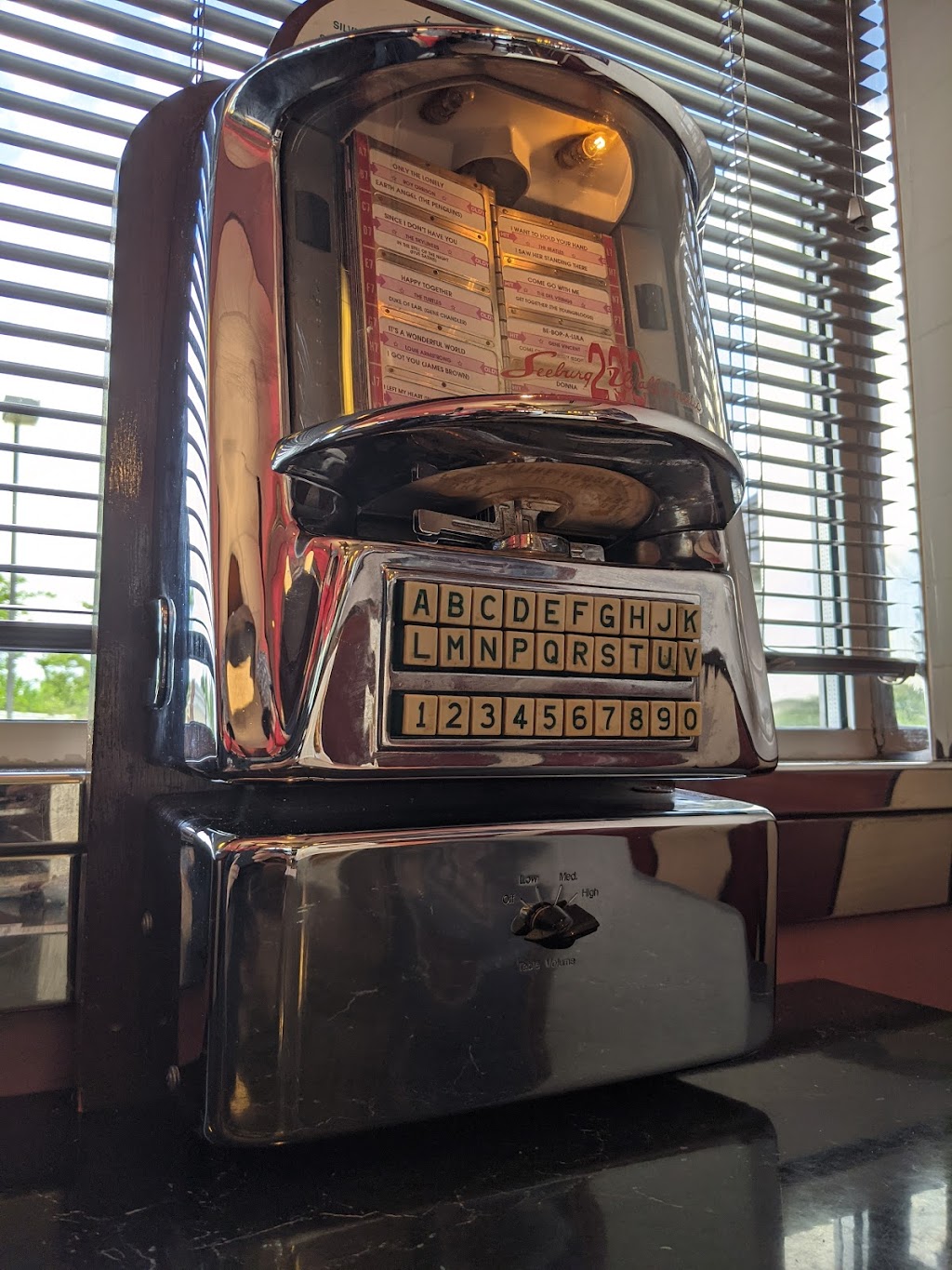 Silver Diner | 11951 Killingsworth Ave, Reston, VA 20194, USA | Phone: (703) 742-0801