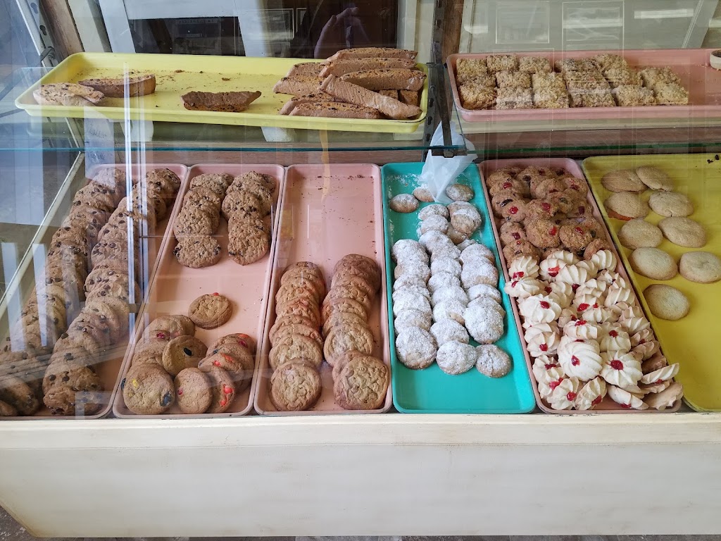 Enricos Bakery | 610 Lowry Ave, Jeannette, PA 15644, USA | Phone: (724) 523-8582