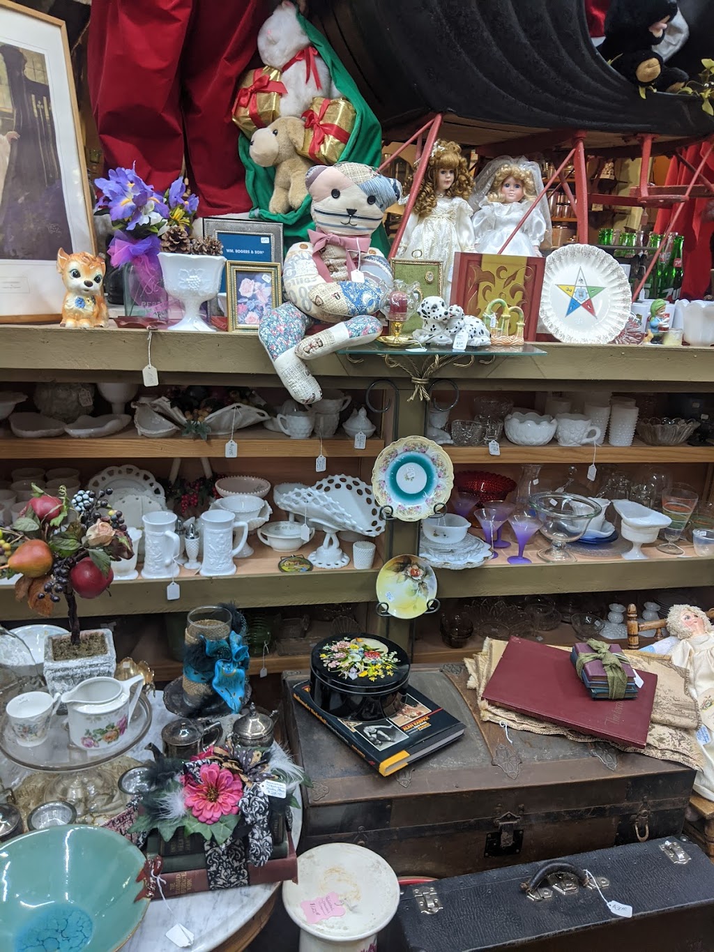 Minnichs Antiques and General Store | 5843 Lincoln Ave, Uniondale, IN 46791, USA | Phone: (260) 227-6056