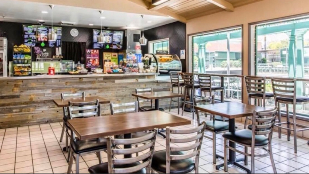 Courtside Caffé | 249 Amherst Dr, Burbank, CA 91504, USA | Phone: (818) 860-0504