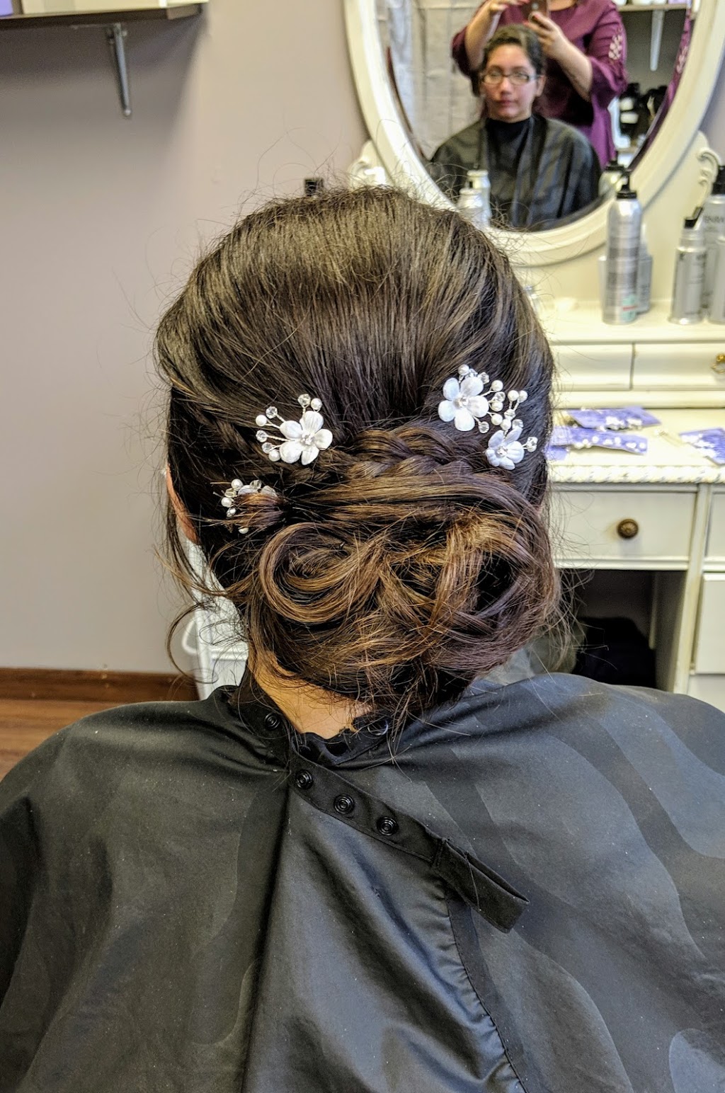 Beauty Lounge Salon & Boutique | 142 Summit Rd, River Falls, WI 54022, USA | Phone: (715) 781-7470