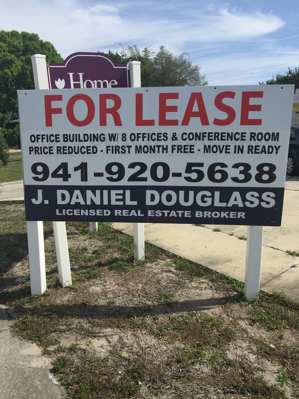 J. Daniel Douglass, Licensed Real Estate Broker | 2801 Riverview Blvd, Bradenton, FL 34205, USA | Phone: (941) 920-5638