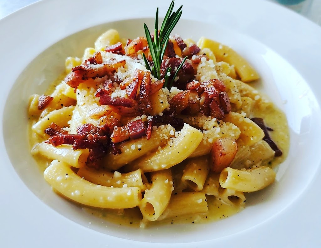 Alices Ristorante Italiano | 8799 Cortez Rd W, Bradenton, FL 34210, USA | Phone: (941) 896-5161