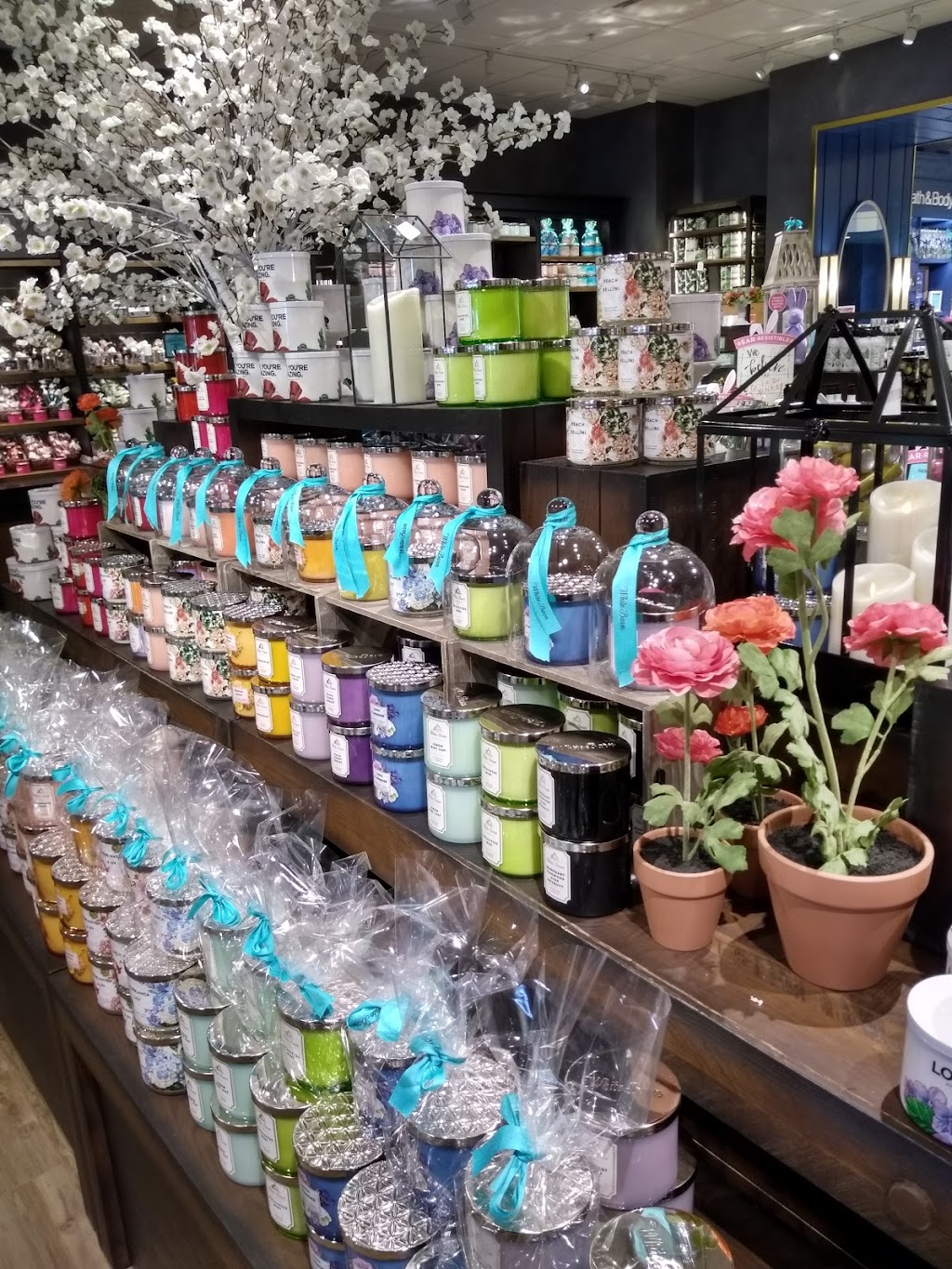 Bath & Body Works | 3025 Waldorf Market Pl, Waldorf, MD 20603, USA | Phone: (301) 374-2513