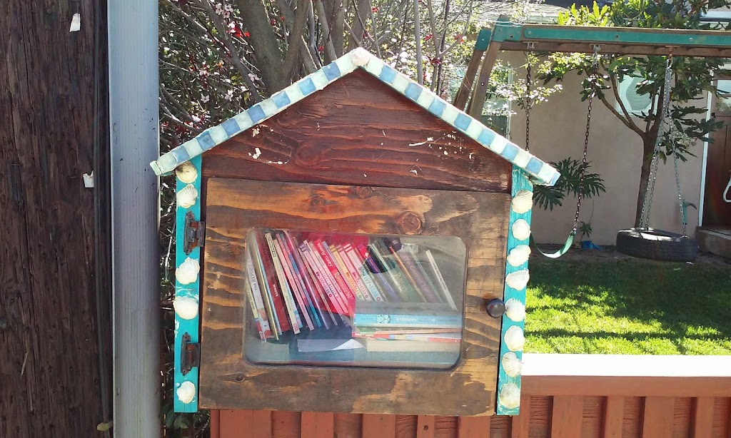 Little Free Community Library East Hermosa | 1221 10th St, Hermosa Beach, CA 90254, USA | Phone: (310) 489-1317