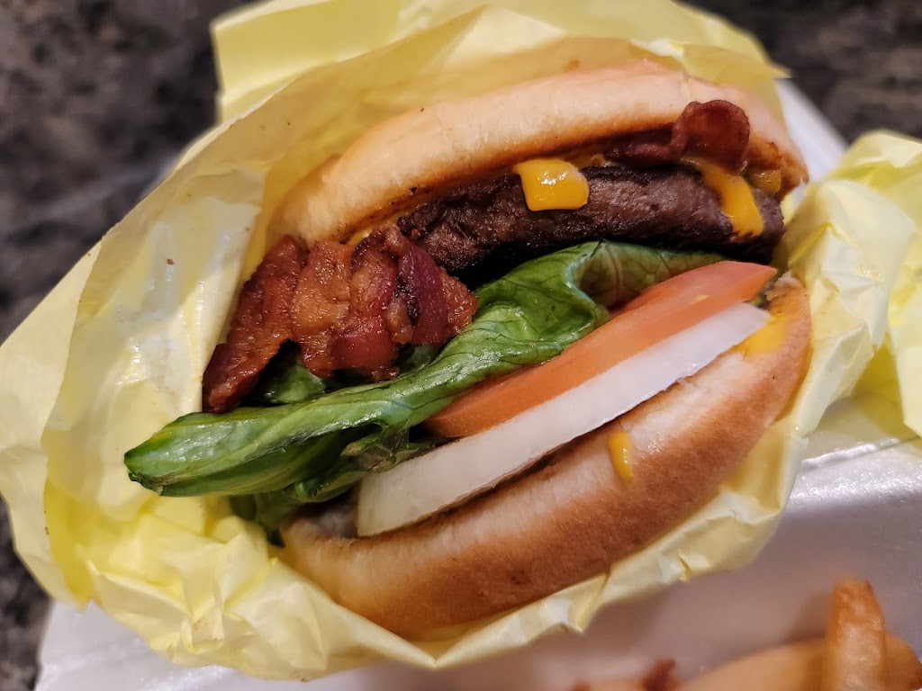 Ds Giant Burger | 358 Parker Ave, Rodeo, CA 94572, USA | Phone: (510) 799-0800