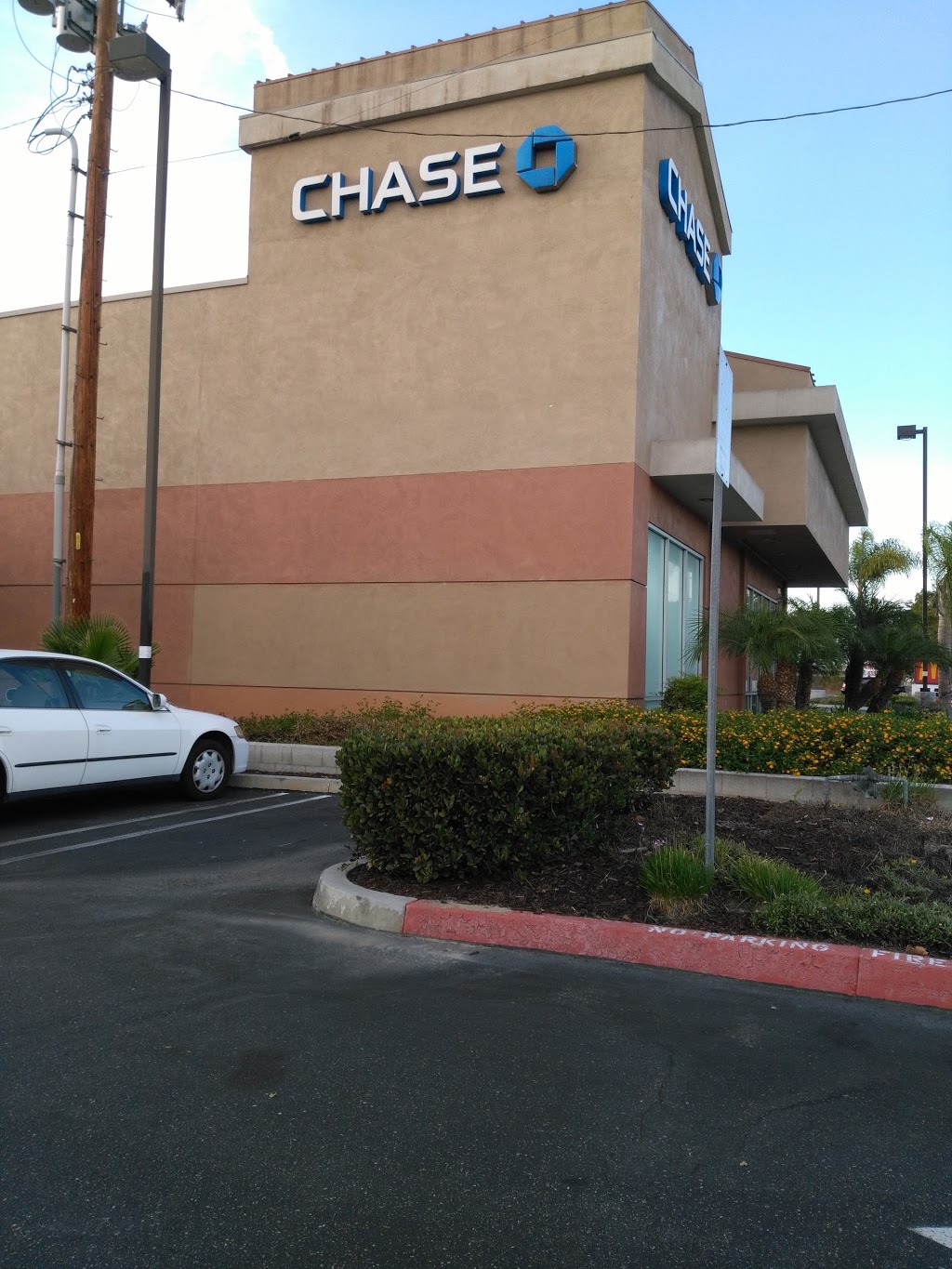 Chase Bank | 13535 Lakewood Blvd, Downey, CA 90242 | Phone: (562) 790-8697