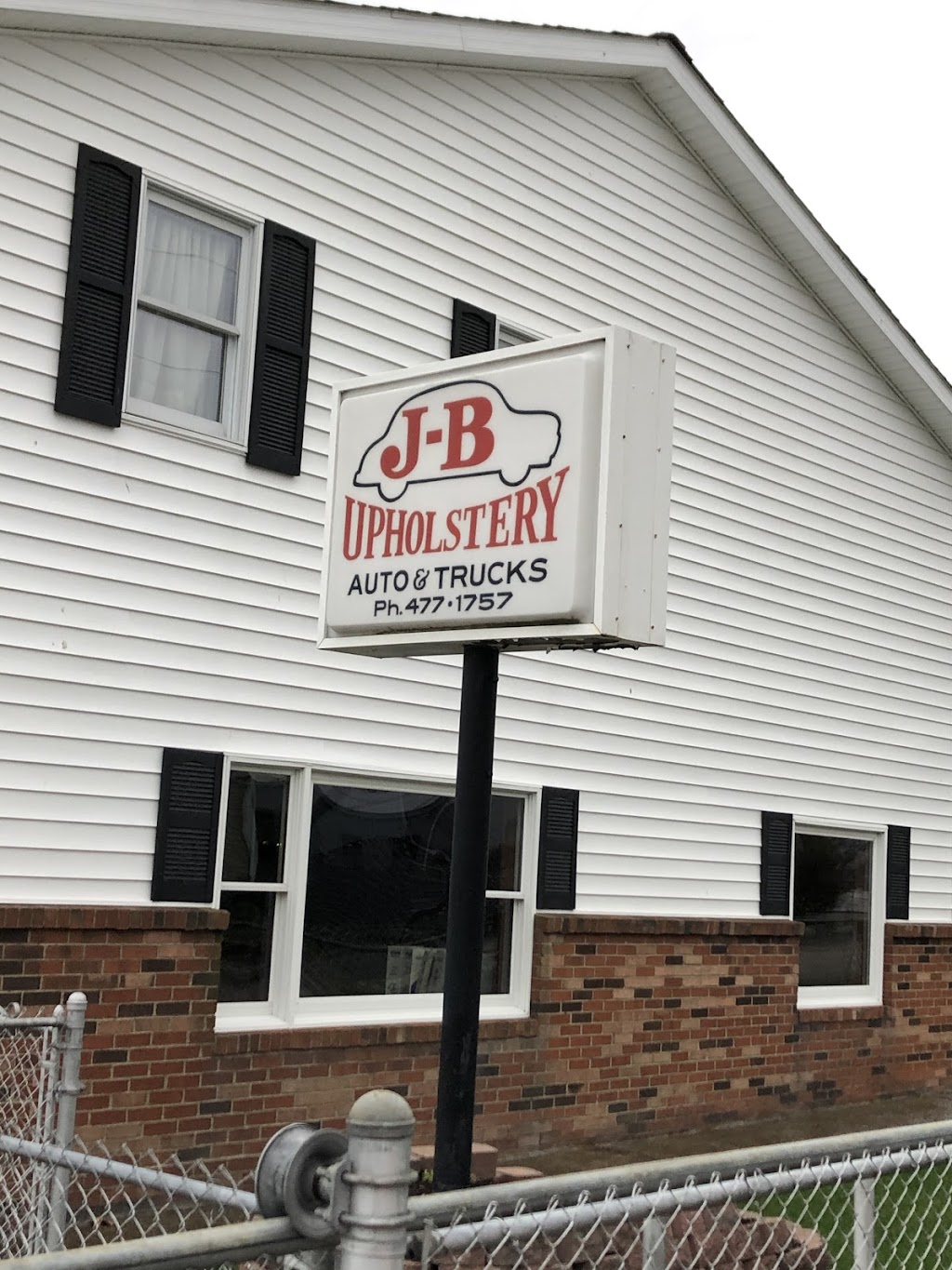 J-B Upholstery Shop | 105 Highland Ave, Circleville, OH 43113, USA | Phone: (740) 477-1757