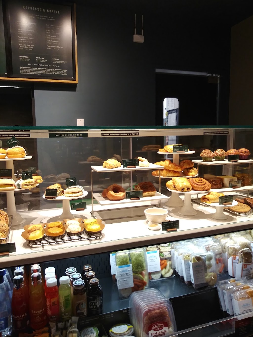 Starbucks | 480 N Main St, Corona, CA 92878, USA | Phone: (951) 371-7275