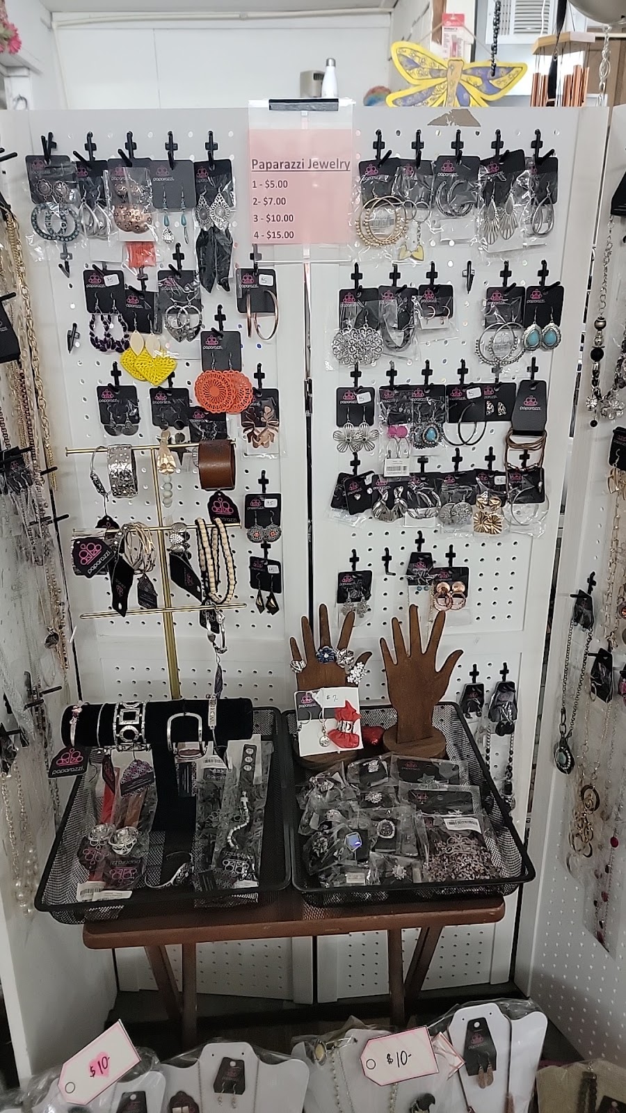 THE RED DOOR THRIFT STORE | 3669 IL-150, Chester, IL 62233, USA | Phone: (618) 826-2106