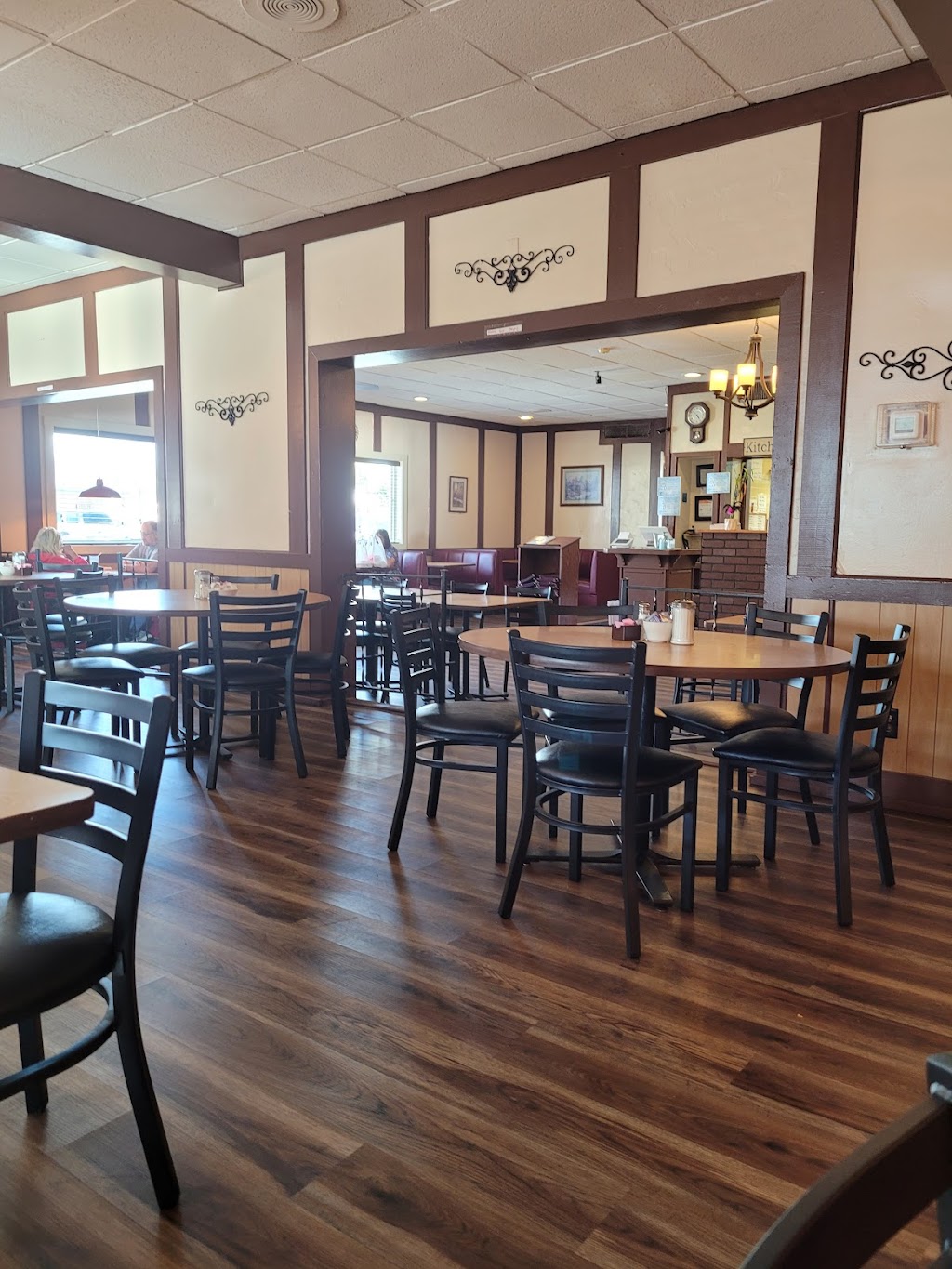 Millis Restaurant | 1070 N Main St, Bluffton, IN 46714, USA | Phone: (260) 827-0755