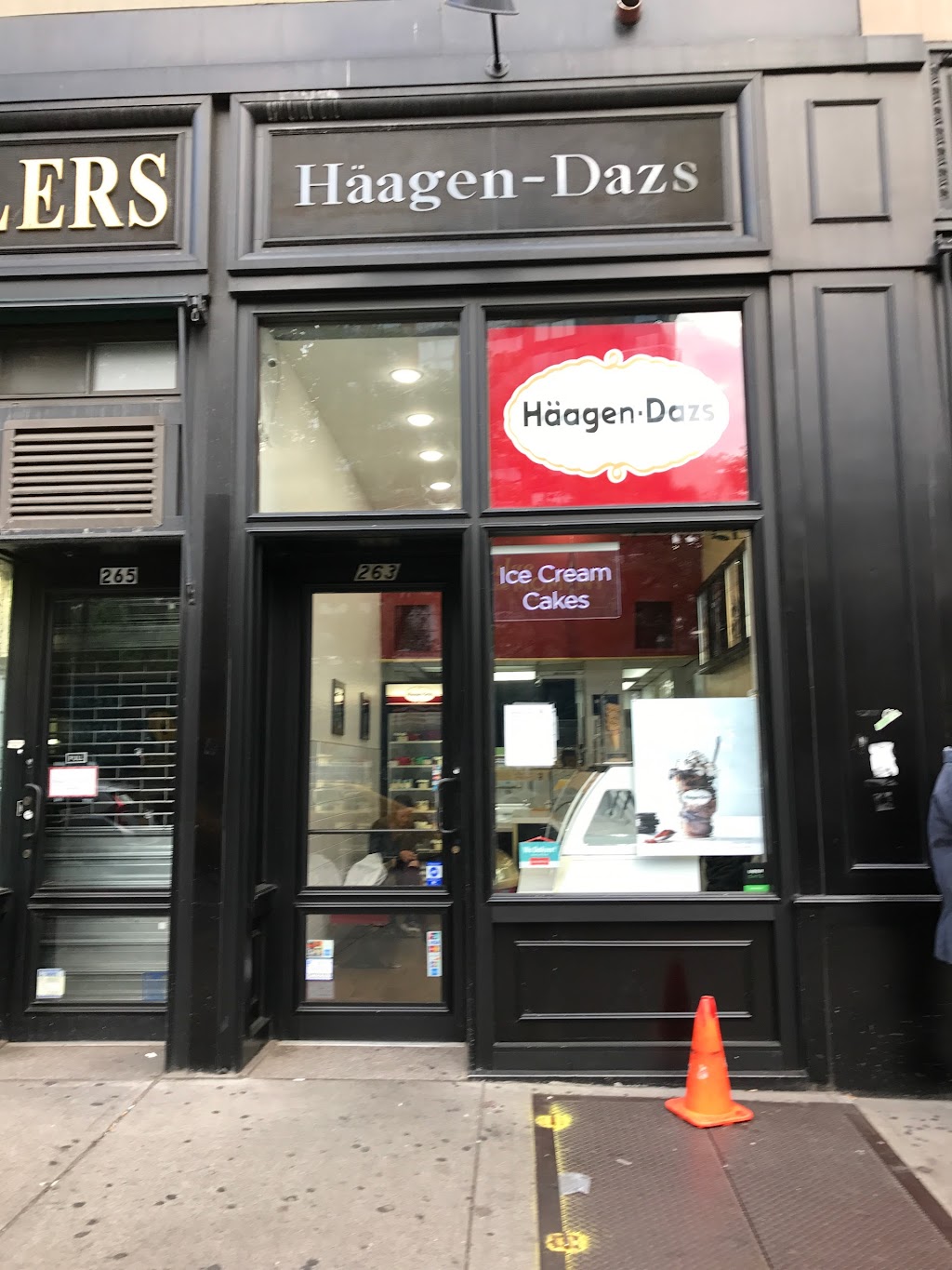 Haagen-Dazs | 263 Amsterdam Ave, New York, NY 10023 | Phone: (212) 787-7165