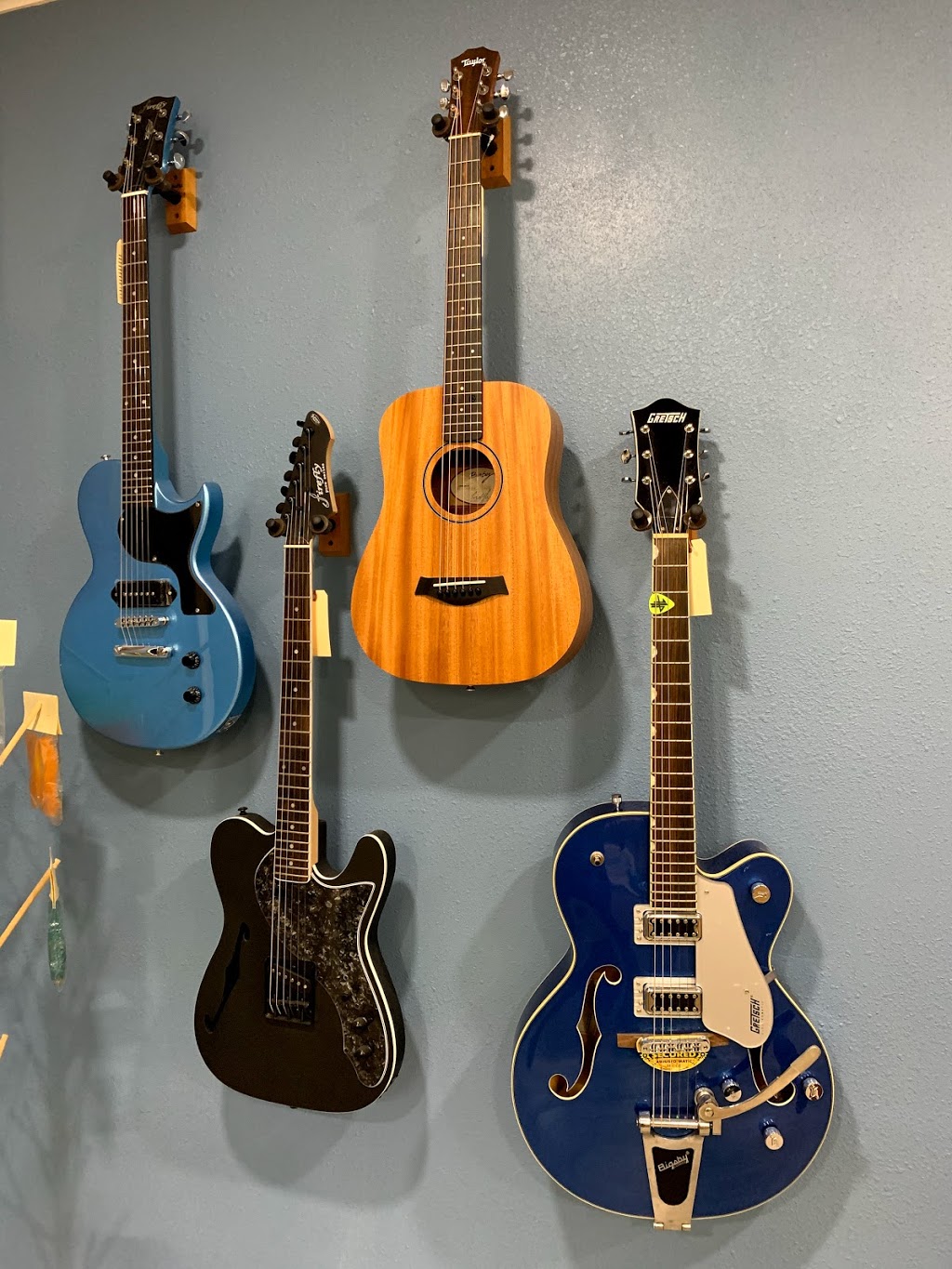 Guns & Guitars | 6245 Old Brownsville Rd #4, Corpus Christi, TX 78417, USA | Phone: (361) 444-6333