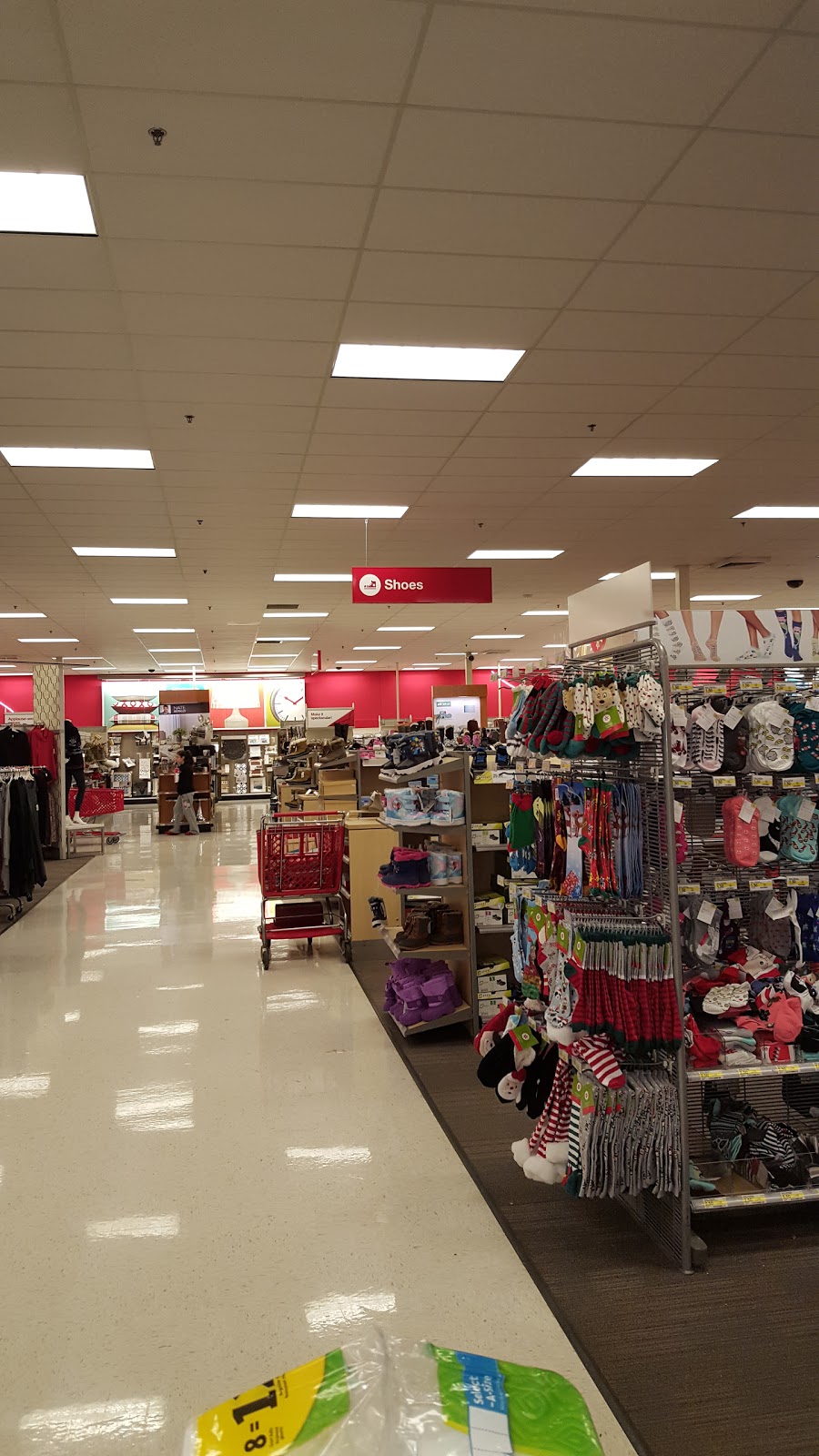 Target | 26650 Ford Rd, Dearborn Heights, MI 48127, USA | Phone: (313) 565-0404