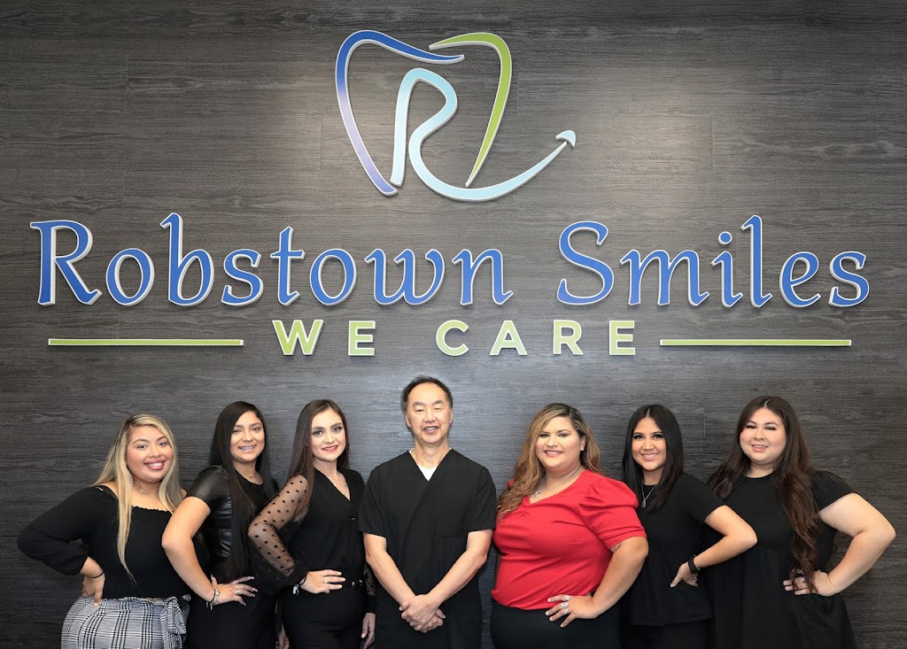 Robstown Smiles - Dentist in Robstown, TX | 222 E Main Ave, Robstown, TX 78380, USA | Phone: (361) 933-0124