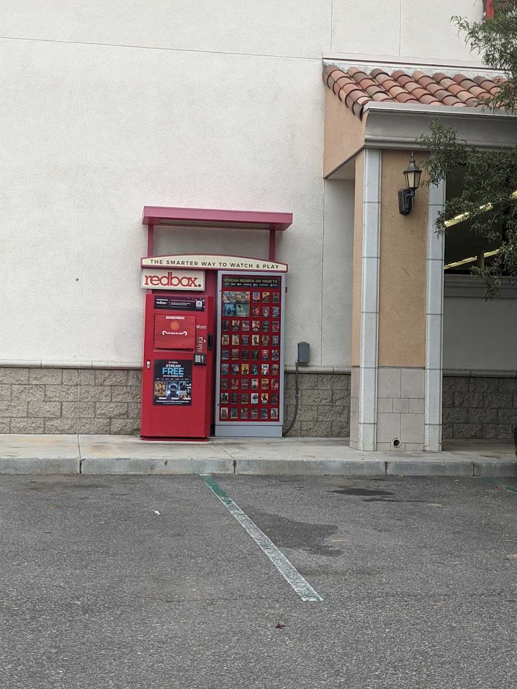 Redbox | 3300 Buena Vista Rd, Bakersfield, CA 93311, USA | Phone: (866) 733-2693