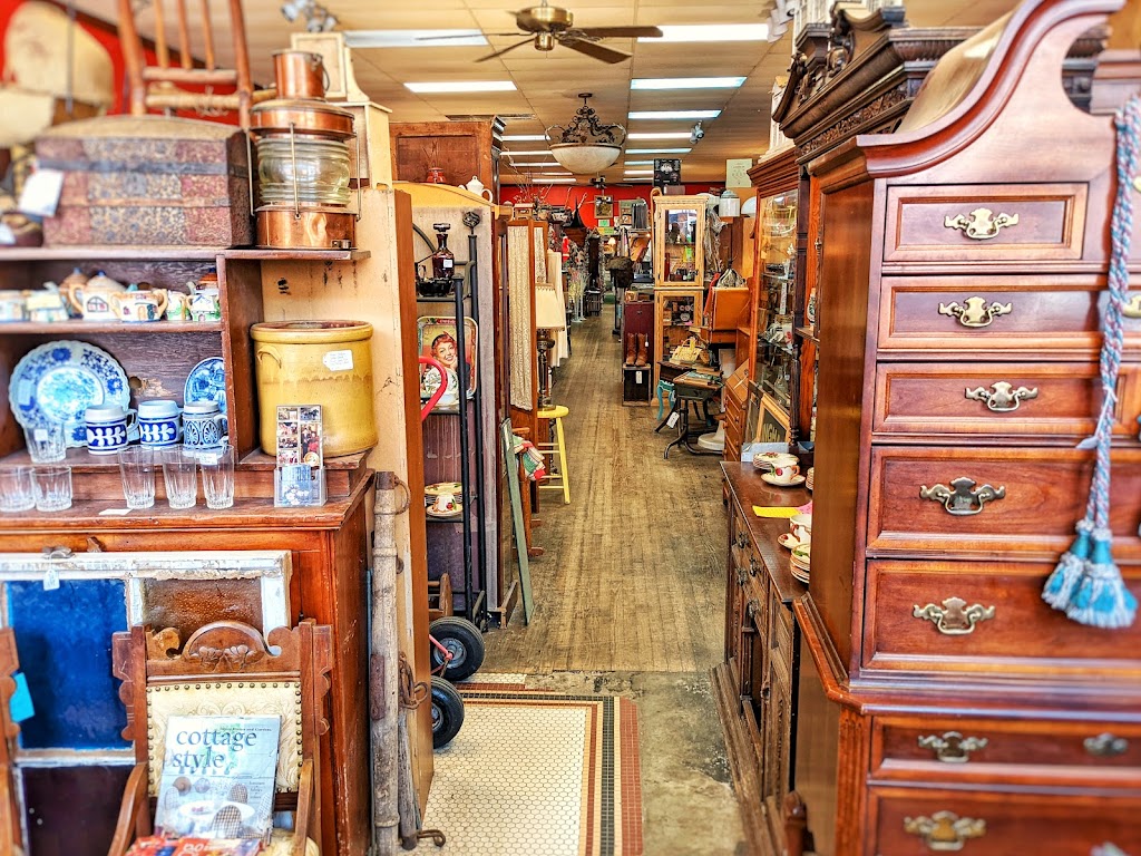 Magnolia Antique Mall | 111 W Oklahoma Ave, Guthrie, OK 73044, USA | Phone: (617) 448-0464