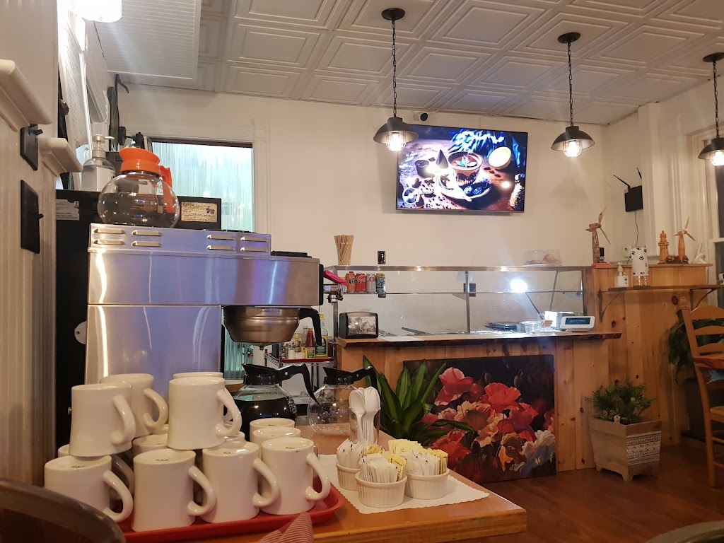 Hapag Bistro | 58 Vineyard Ave, Highland, NY 12528, USA | Phone: (845) 834-2379