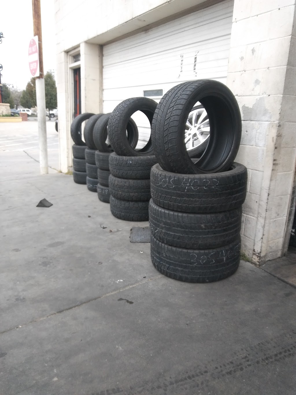 Olivas Tire Shop | 2211 N Broadway, Wichita, KS 67219, USA | Phone: (316) 880-5677