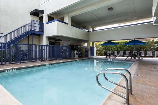 Quality Inn & Suites Los Angeles Airport - LAX | 4922 W Century Blvd, Inglewood, CA 90304, USA | Phone: (310) 671-7213
