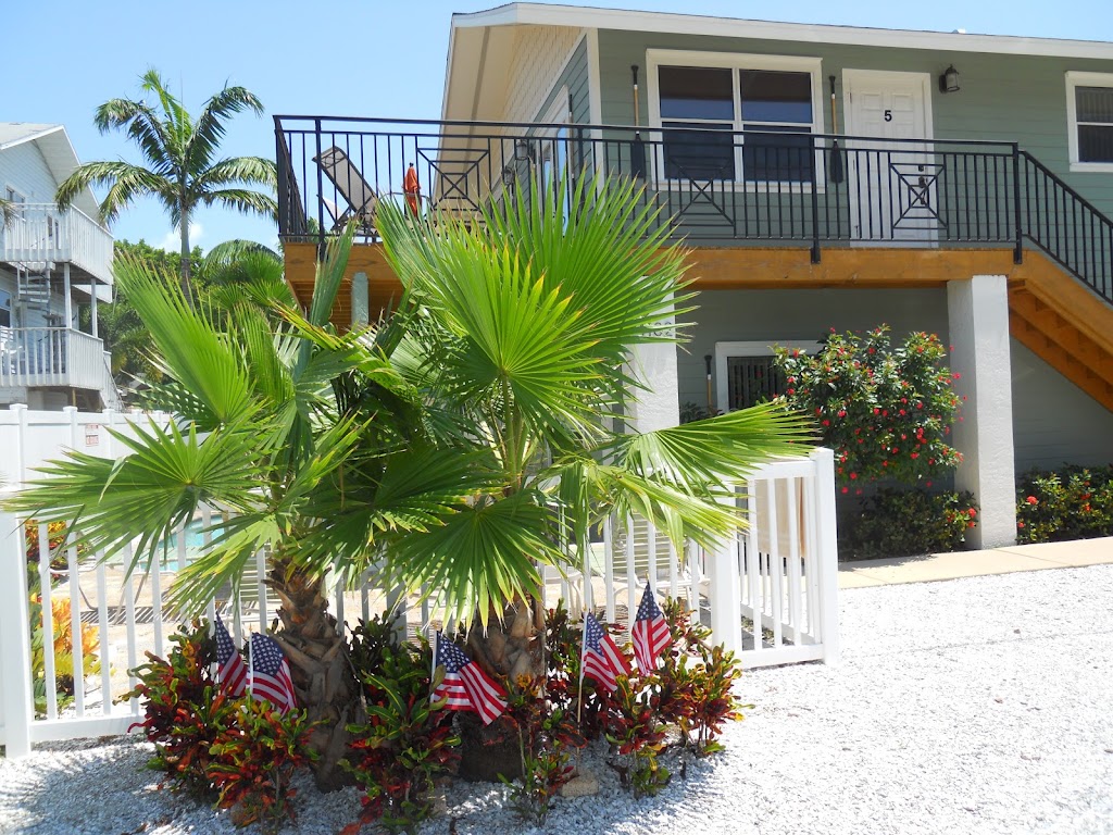 Castnetter Beach Resorts | 4102 4th Ave, Holmes Beach, FL 34217, USA | Phone: (941) 201-5792