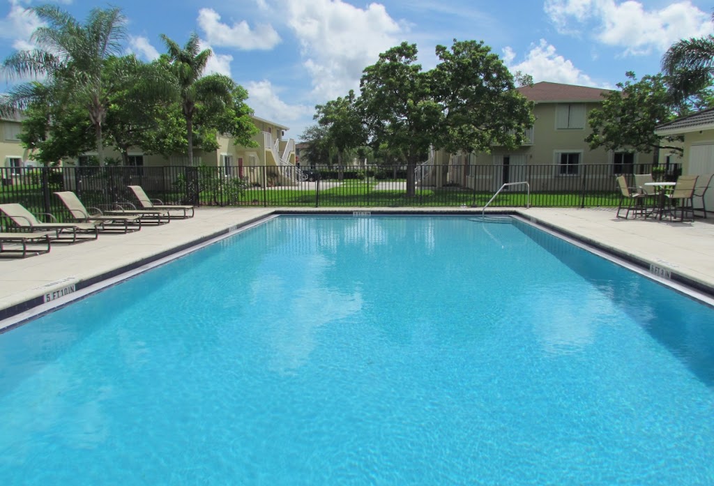 Hidden Grove Apartments in Homestead | 13815 SW 271st Terrace, Homestead, FL 33032, USA | Phone: (305) 258-1690