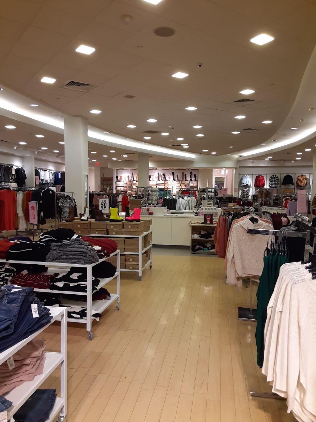 Charlotte Russe | 1 Crossgates Mall Rd Unit P201, Albany, NY 12203, USA | Phone: (518) 456-1258