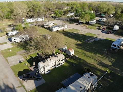 Holliday Outt RV Park 55 Plus | 604 N Mustang Plant Rd, Oklahoma City, OK 73127, USA | Phone: (405) 470-1614