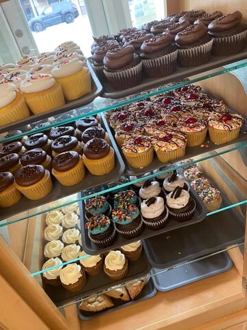 The Cupcakery Bakery | 1022 S State St, Lockport, IL 60441, USA | Phone: (815) 660-6109