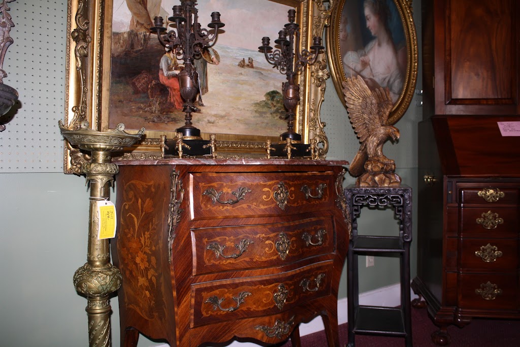 Kelly Schultz Antiques | 10885 Main St, Clarence, NY 14031, USA | Phone: (716) 759-2260