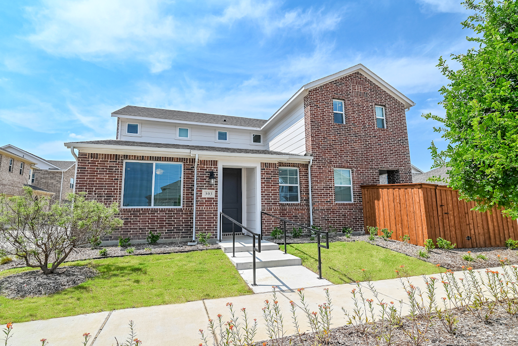 BB Living Light Farms | 4430 Prairie Xing #100, Celina, TX 75078, USA | Phone: (972) 597-5819