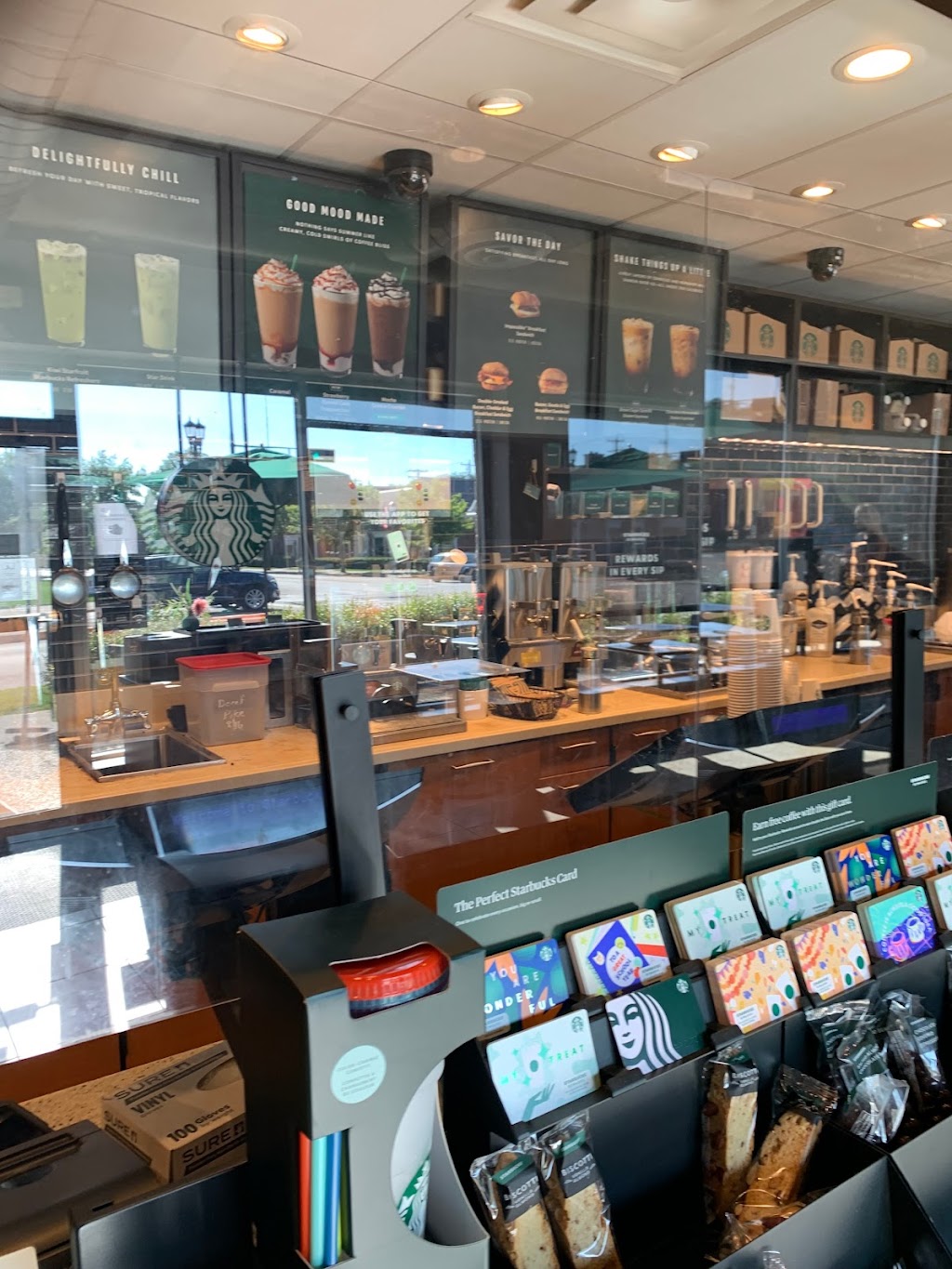 Starbucks | 302 E Silver Spring Dr, Whitefish Bay, WI 53217, USA | Phone: (414) 332-8628