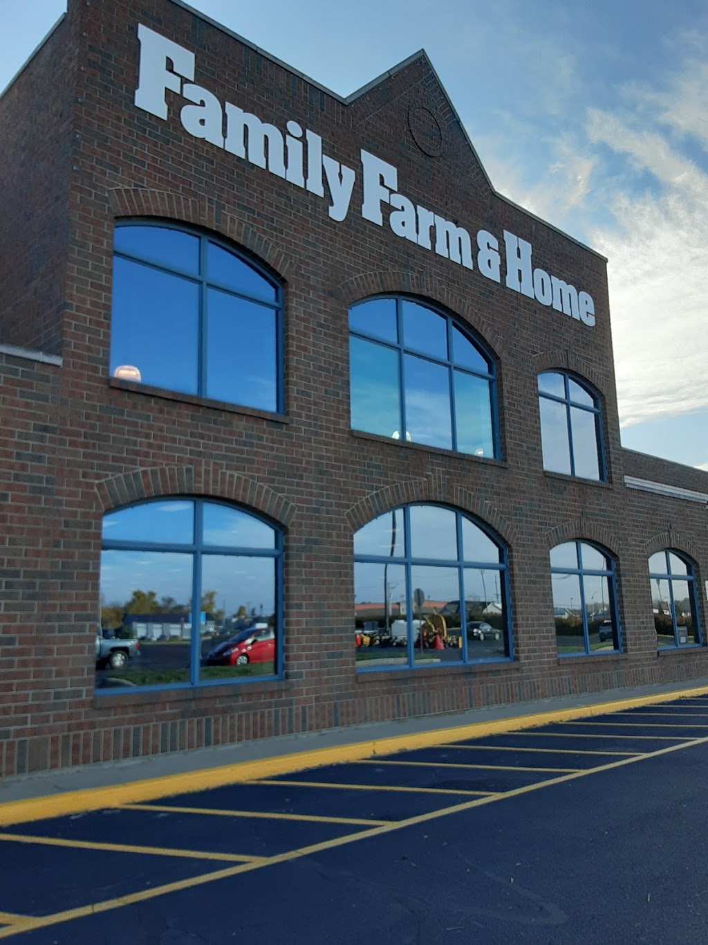 Family Farm & Home | 350 N Grandstaff Dr, Auburn, IN 46706, USA | Phone: (260) 333-0980