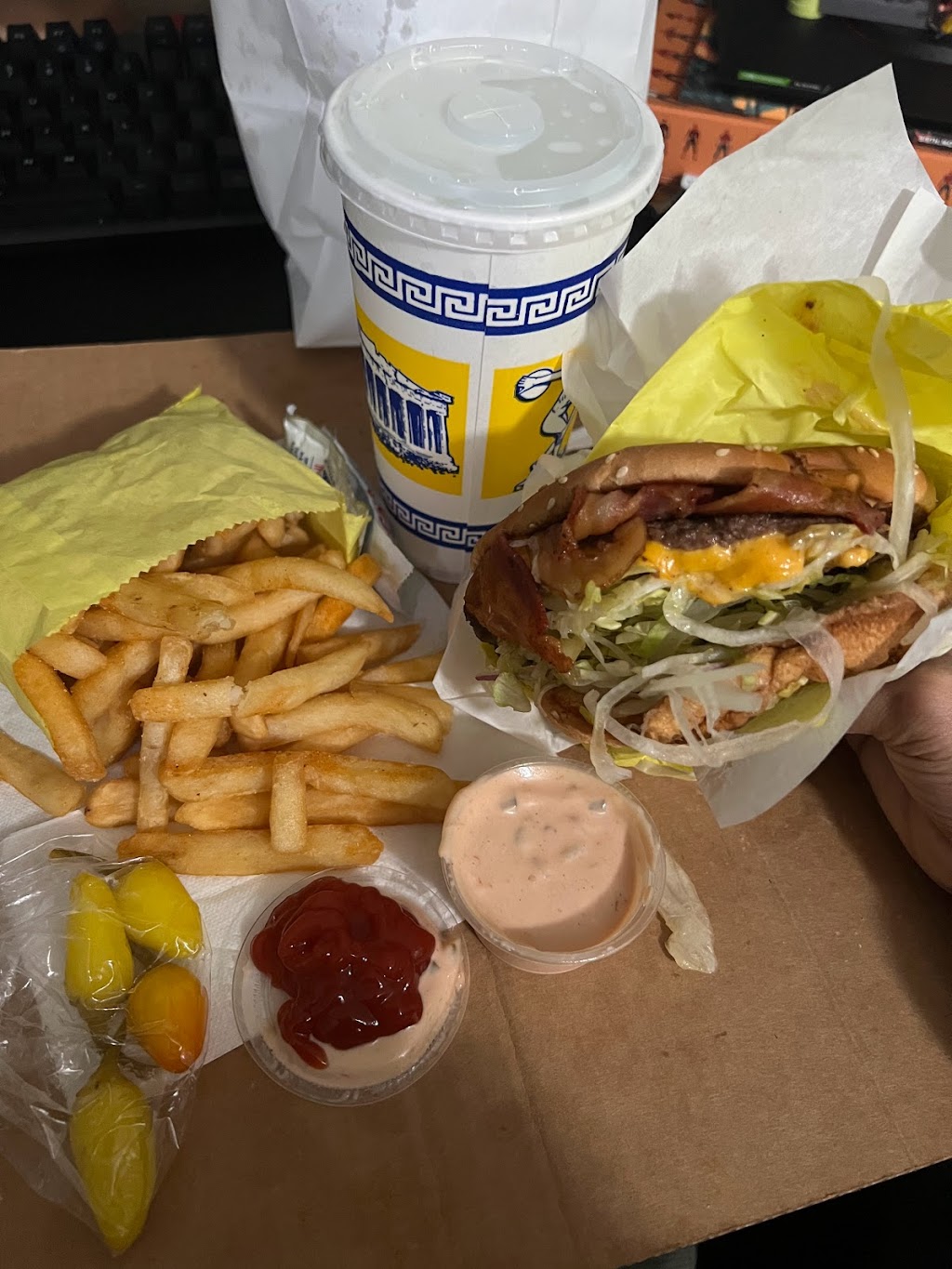 Hercules Burgers | 2825 E Imperial Hwy, Lynwood, CA 90262, USA | Phone: (310) 635-3641