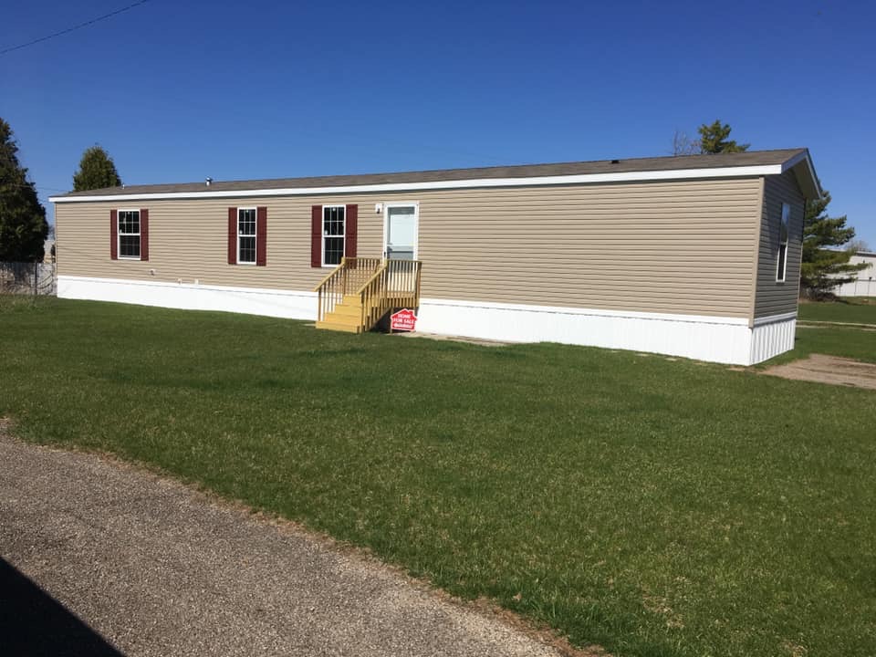 Country Club Crossing Mobile Home Community | 2792 S Country Club Rd, Warsaw, IN 46580, USA | Phone: (574) 526-2488