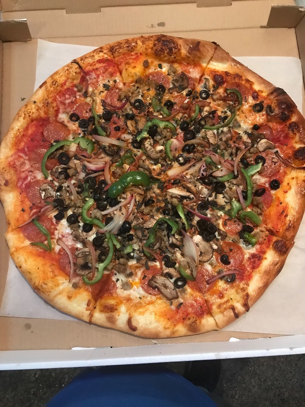 Spectator Pizza & Pub | 21700 Salamo Rd, West Linn, OR 97068, USA | Phone: (503) 344-6480