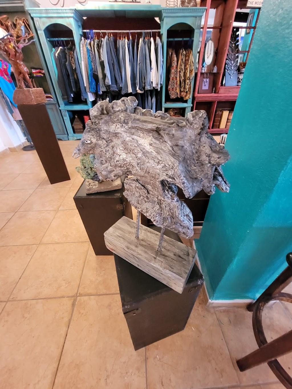 La Luna Art Gallery | KM33, Escenica Ensenada - Tijuana, 22710 Rosarito, B.C., Mexico | Phone: 661 104 3694