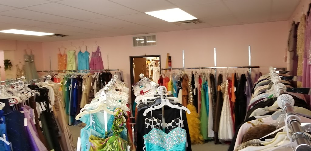 Rosebuds Bridal & Tuxedo | 7655 Highland Rd, Waterford Twp, MI 48327, USA | Phone: (248) 666-3035