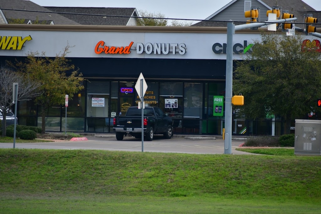 Grand donuts | 2800 S Bagdad Rd suite c, Leander, TX 78641, USA | Phone: (512) 528-1332