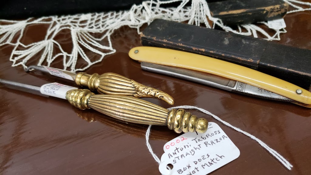 Pinetree Antiques & More | 129 N Main St, Brooklyn, MI 49230, USA | Phone: (517) 592-3808