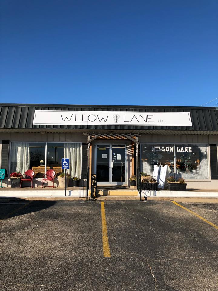 Clever Old Crow | Willow Lane, 440 E Pearl St, Granbury, TX 76048 | Phone: (817) 964-3207