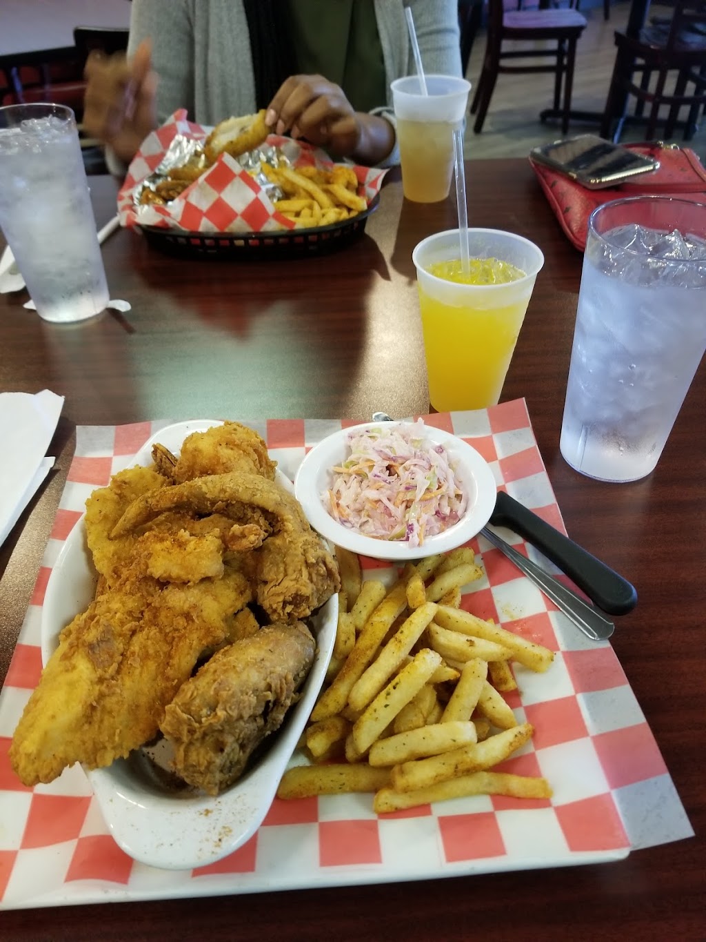 Traditionz Wings & Grill | 3330-5 S Crater Rd, Petersburg, VA 23805, USA | Phone: (804) 863-1911
